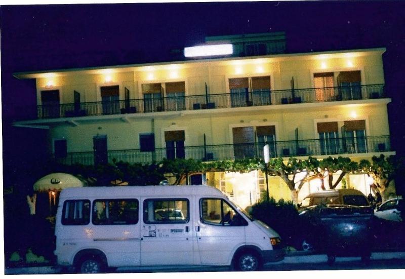 Pyrassos Hotel Nea Anchialos Exterior photo